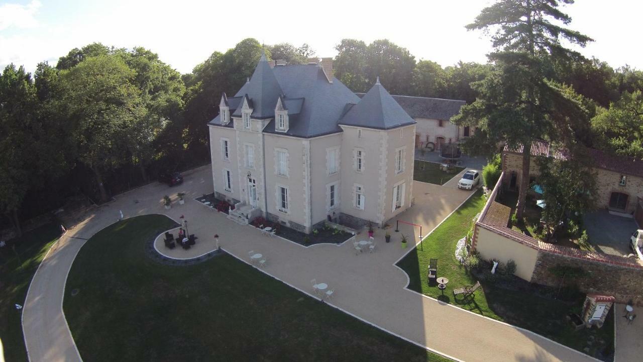 Le Petit Château des Cedres Mouchamps Exterior foto