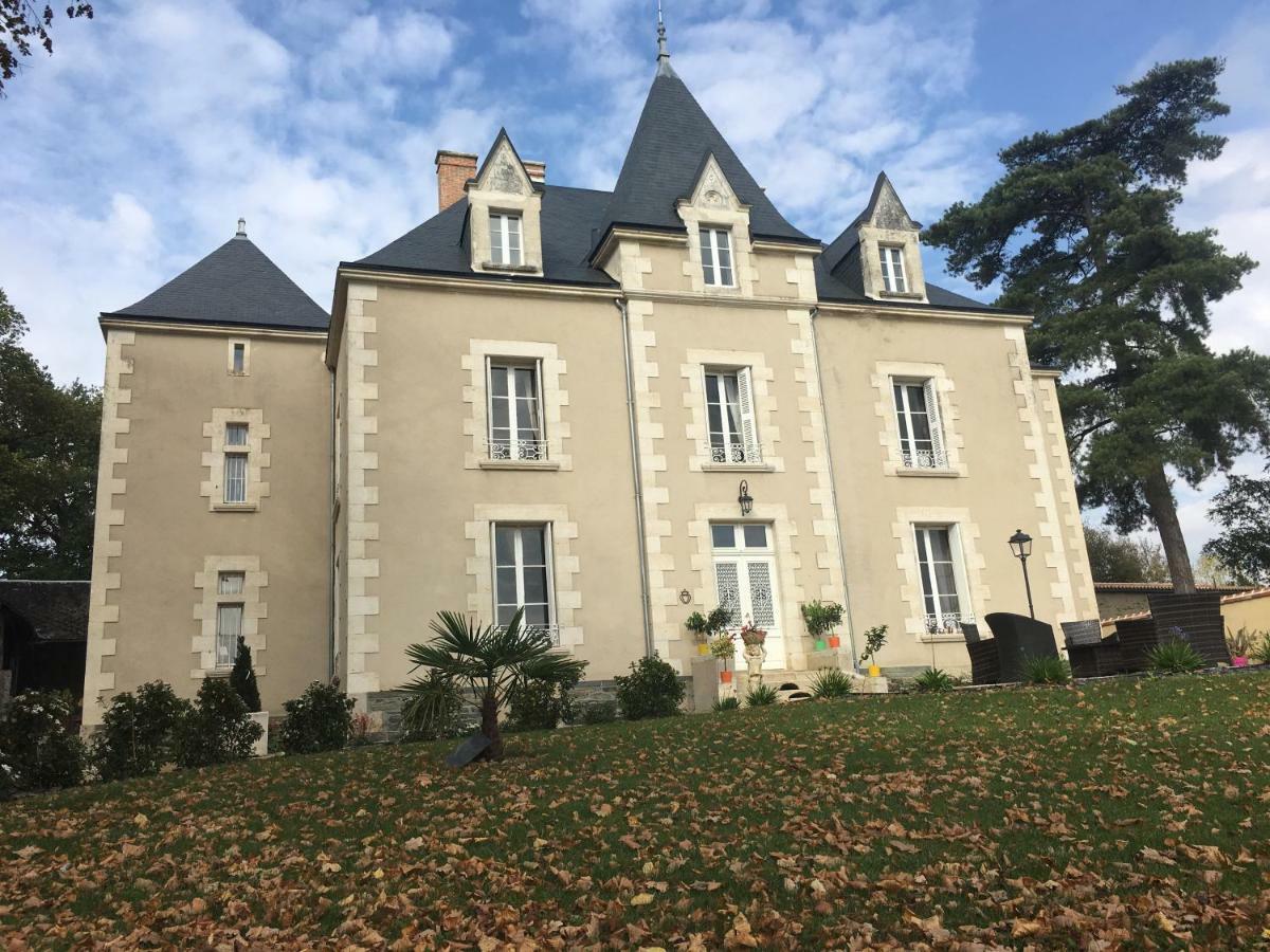 Le Petit Château des Cedres Mouchamps Exterior foto