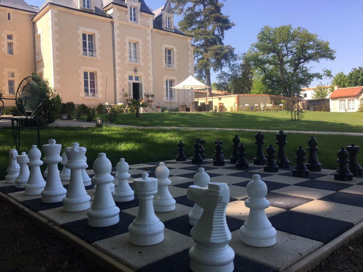 Le Petit Château des Cedres Mouchamps Exterior foto
