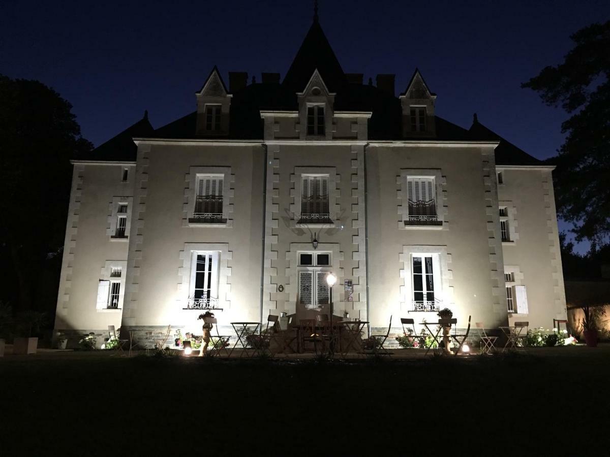 Le Petit Château des Cedres Mouchamps Exterior foto