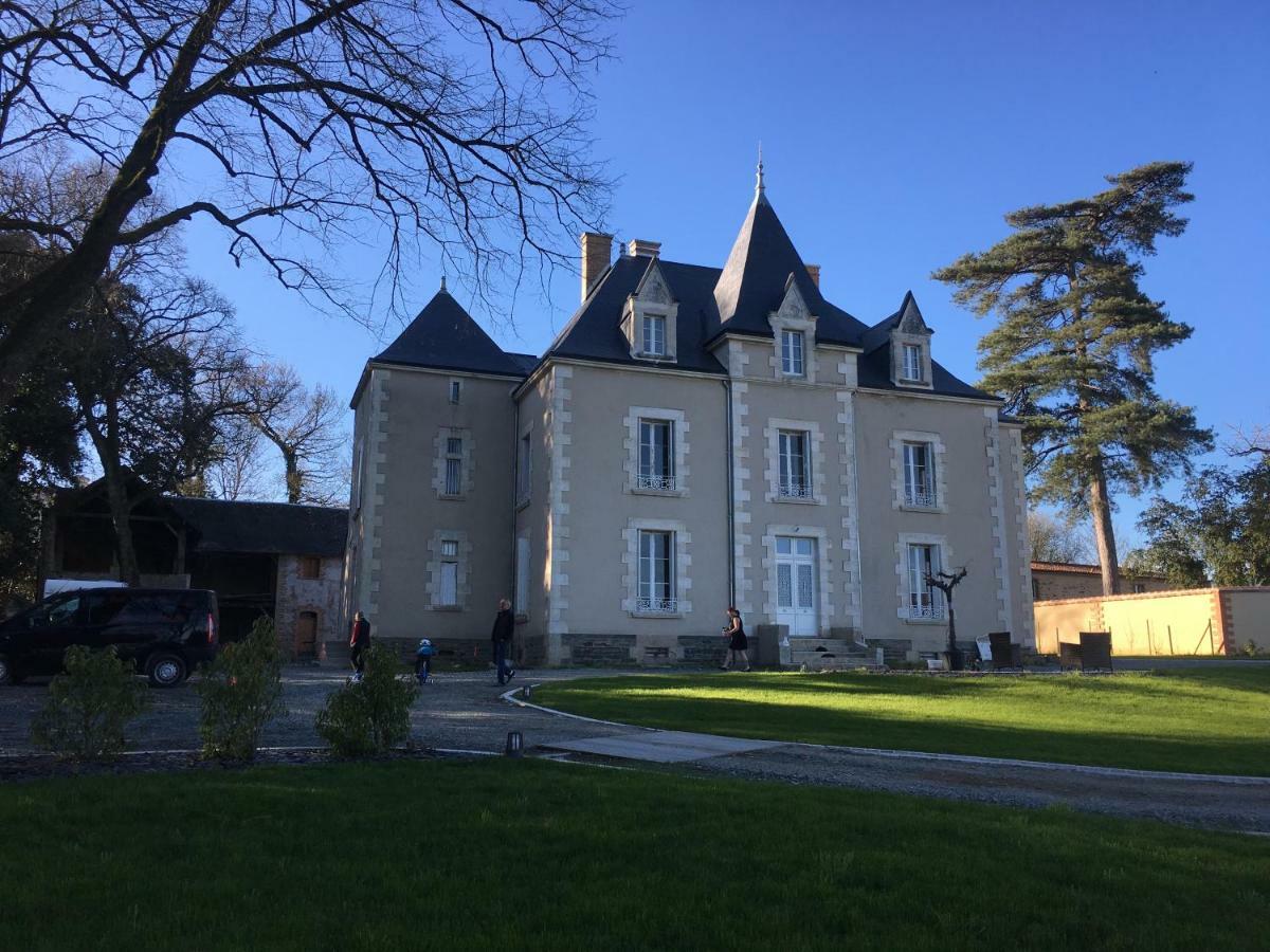 Le Petit Château des Cedres Mouchamps Exterior foto